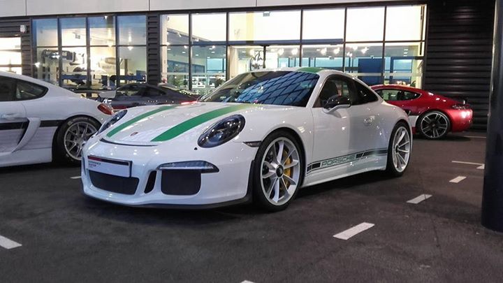 Porsche 911 R !!!!!!
Rarissime…..