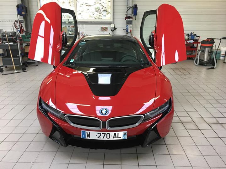 Belle BMW I 8 !!!! 
Petite vis…..